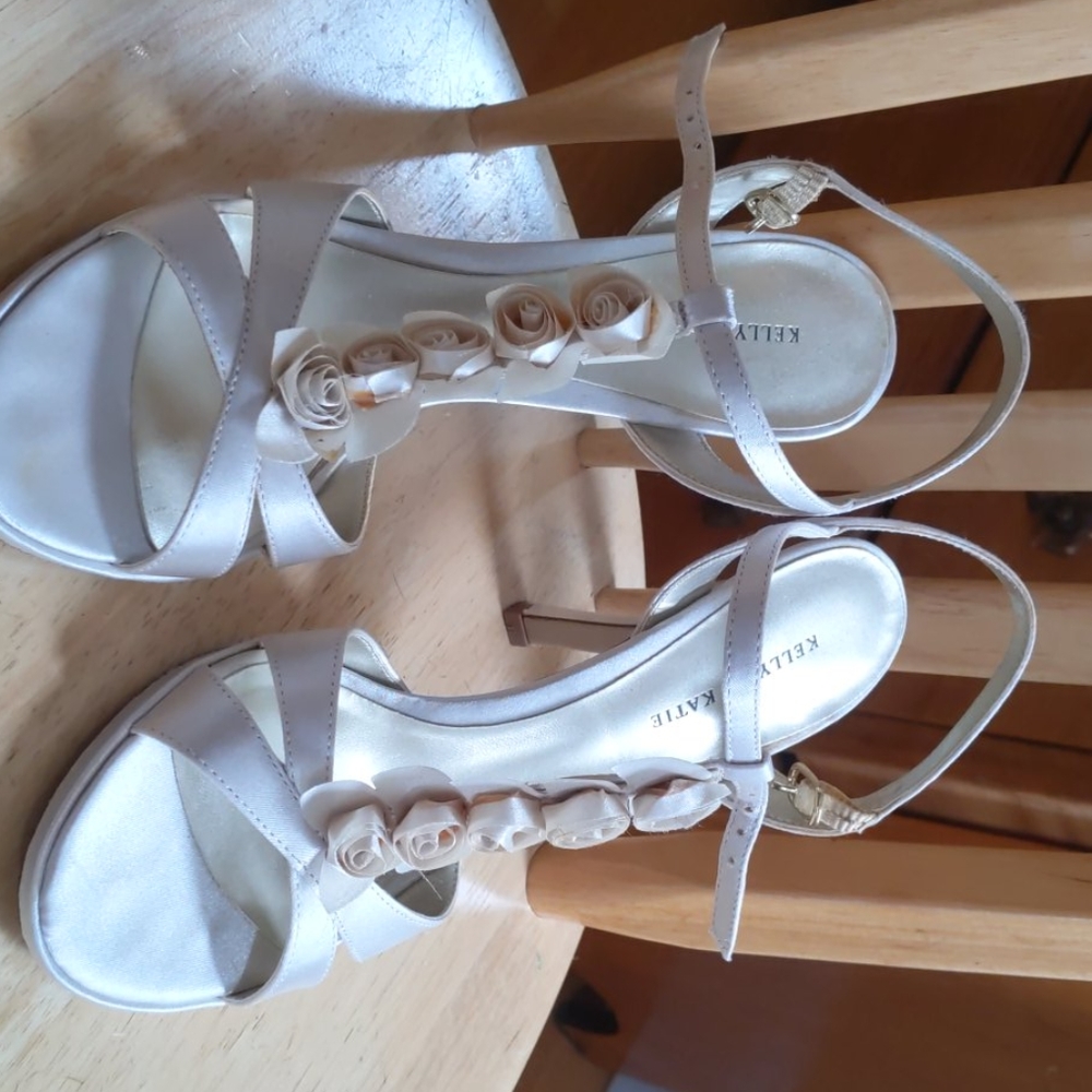 Delicate Kelly and Katie short heel rosette shoes